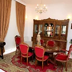 Villa The White House