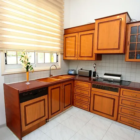 The White House Vila Larnaca