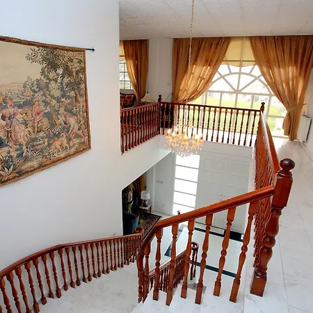 Vila The White House Larnaca