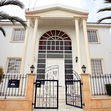 The White House Vila *