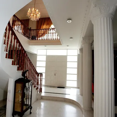 Vila The White House Larnaca