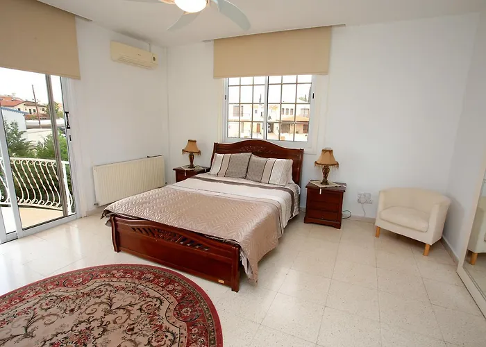 The White House * Ларнака