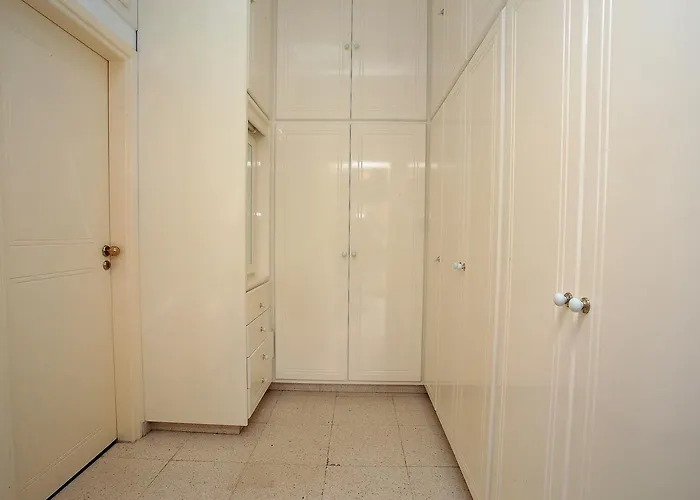 The White House Вілла Ларнака