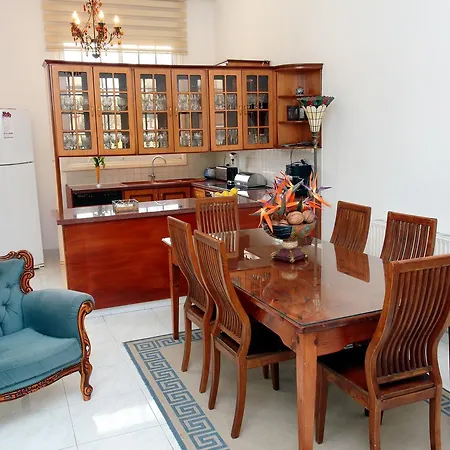 The White House * לרנקה