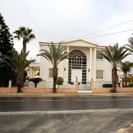 וילה The White House לרנקה