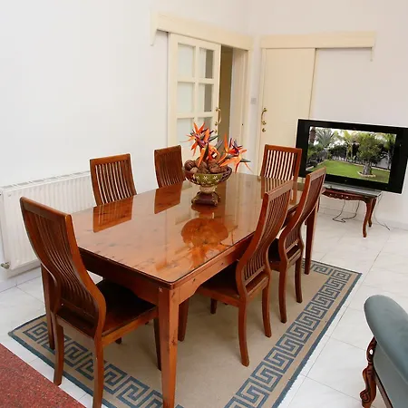 וילה The White House