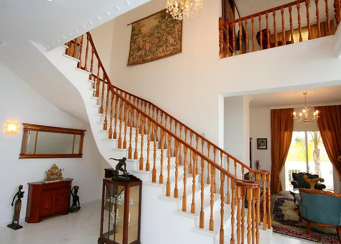 The White House Вілла