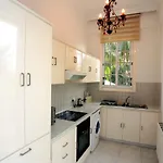 The White House * لارنكا