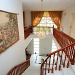 فيلة The White House لارنكا