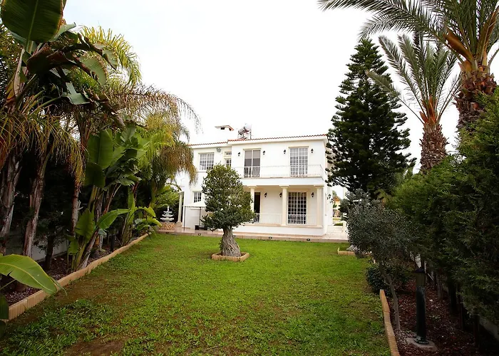 Villa The White House